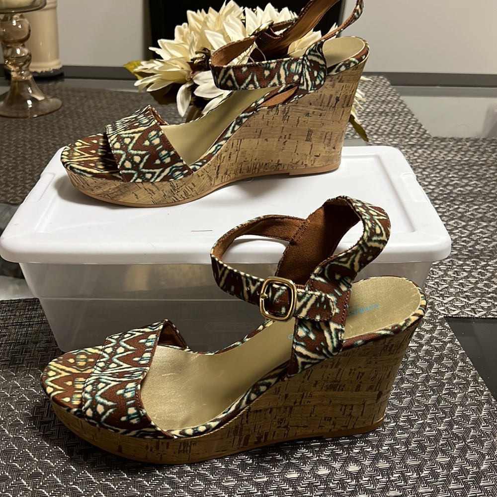 Christian Seriano  Brown & Cream Sandals - Picture 2 of 5